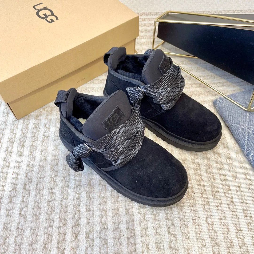【UGG】 P: 560💰 Men's size 40 to 44 2025 new style 𝑼𝑮𝑮•Men's ◾️. Winter snow boots and fur shoes, the matching coefficient is also 100% 💥 Very good-looking ✨ Full of fashion sense, wearing it makes you look more attractive📈 1⃣️ Upper: High-quality cow suede 2⃣️Inner lining: Integrated sheepskin imported from Australia🐑The lining is made of Australian lamb wool 3️⃣Outsole: Wear-resistant, lightweight, foamed and non-slip outsole